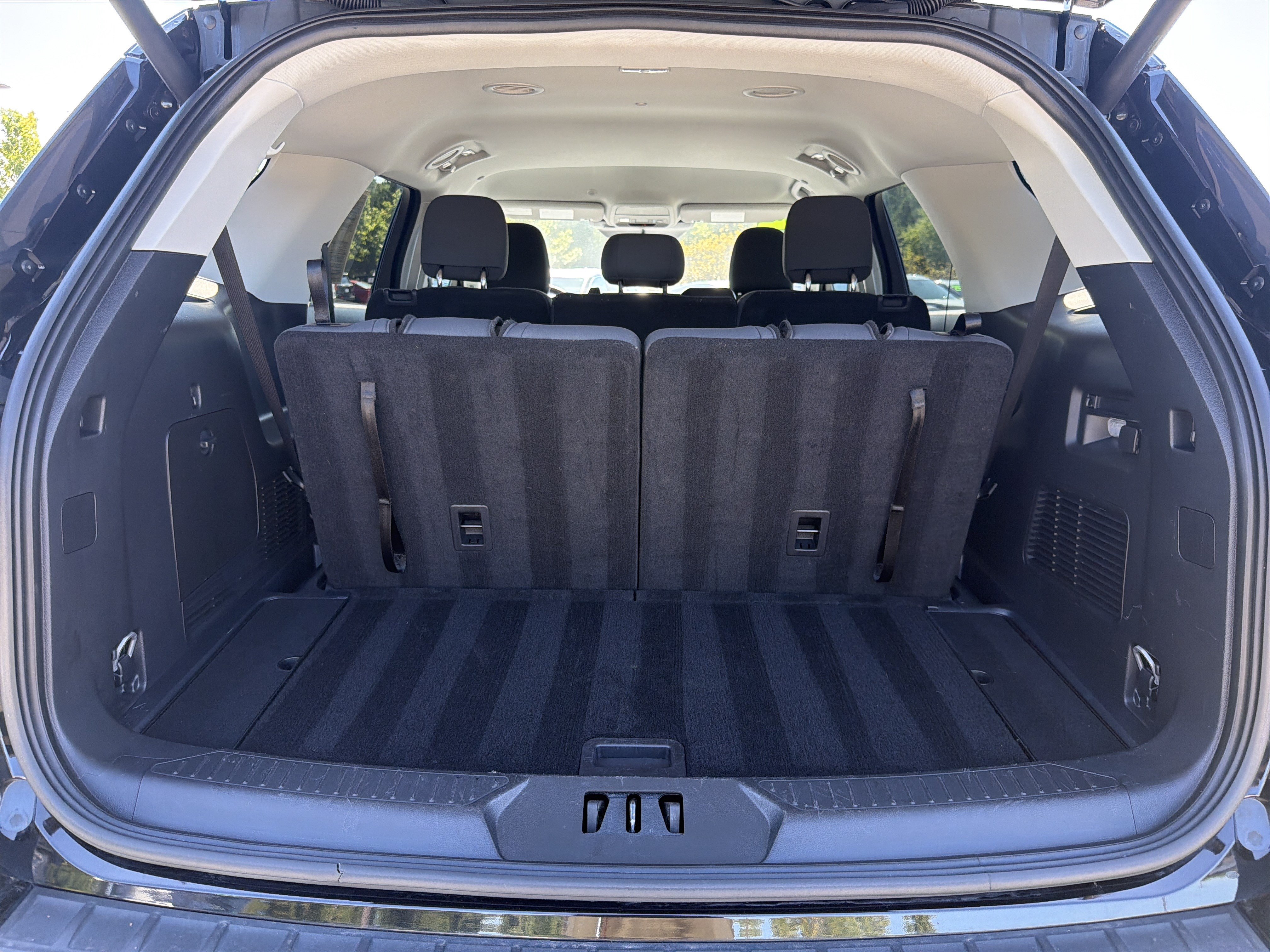 Used 2025 Ford Explorer Active RWD image 28