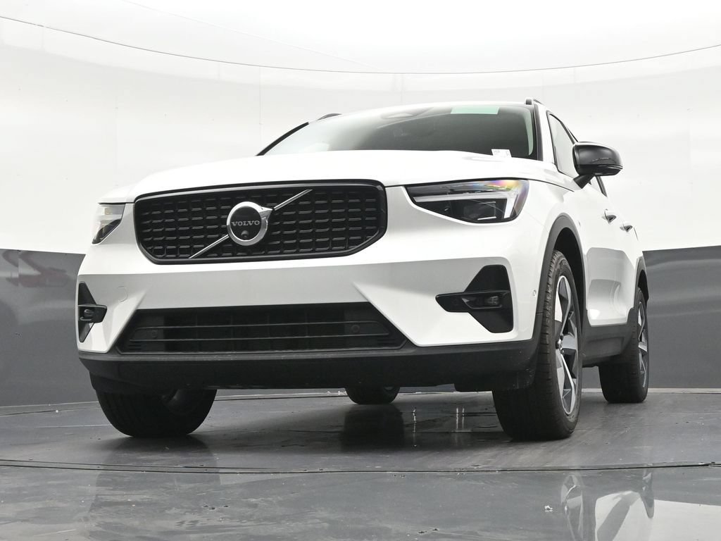 New 2026 Volvo XC40 B5 Plus w/ Protection Package Premier AWD/4WD image 28