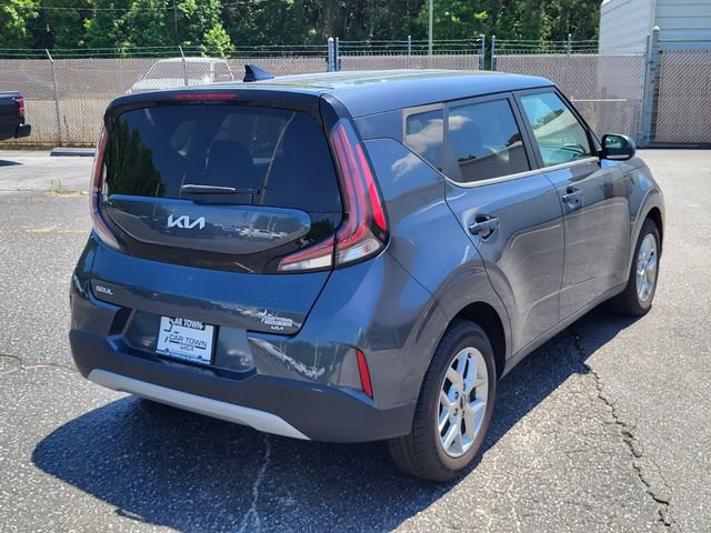 Used 2023 Kia Soul LX w/ LX Technology Package FWD image 2