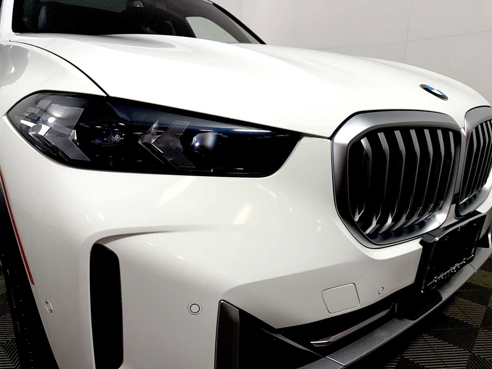 Used 2024 BMW X5 xDrive40i w/ Parking Assistance Package AWD/4WD image 25