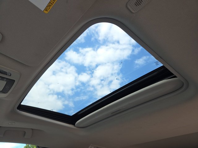 Used 2025 Toyota Sienna XLE FWD image 11