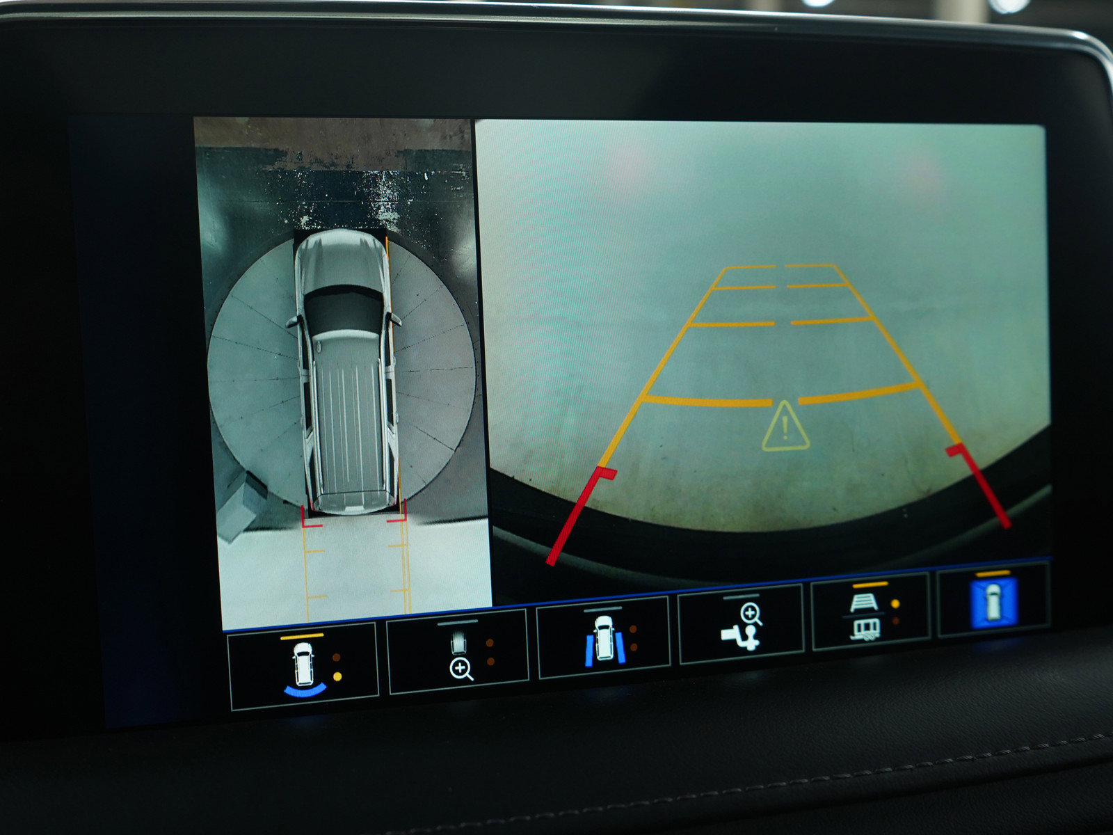 Used 2022 Chevrolet Suburban LT w/ Luxury Package AWD/4WD image 33