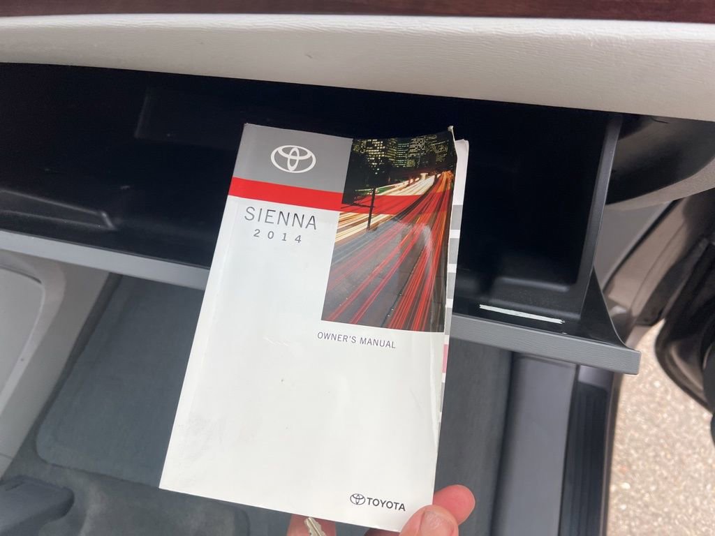 Used 2014 Toyota Sienna XLE image 46