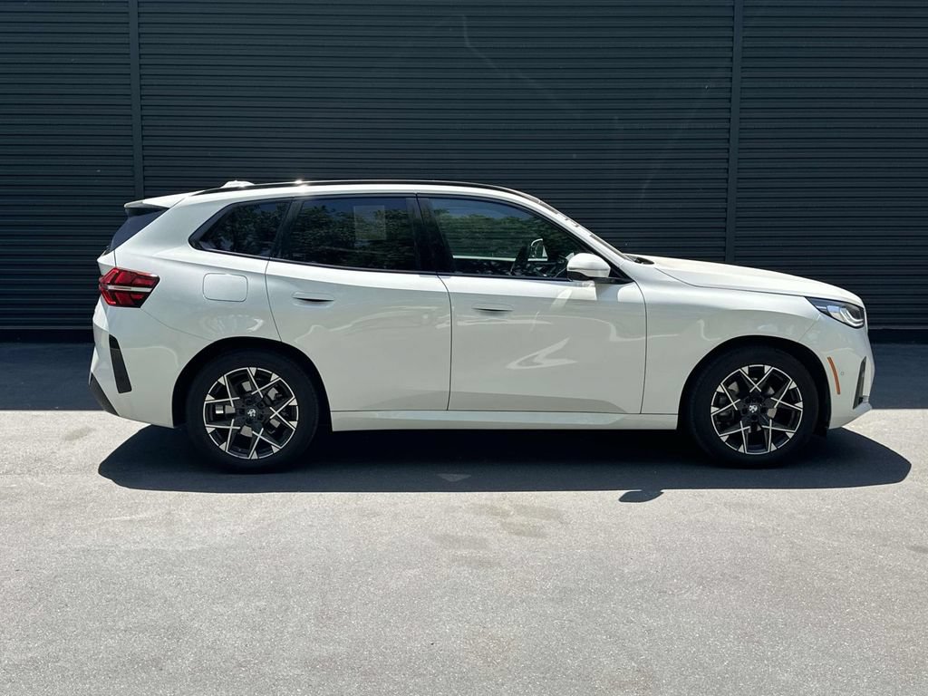 Used 2025 BMW X3 xDrive30i AWD/4WD image 6