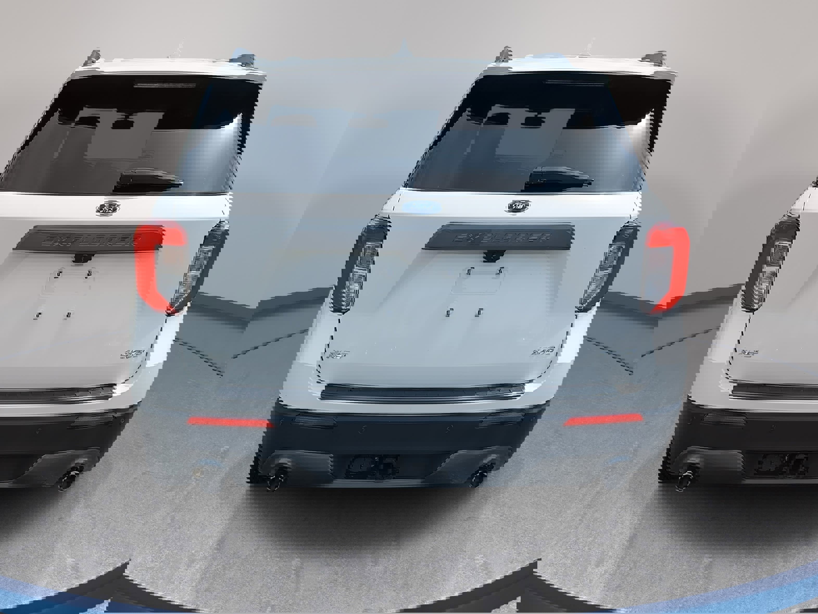 Used 2023 Ford Explorer XLT w/ Equipment Group 202A image 6