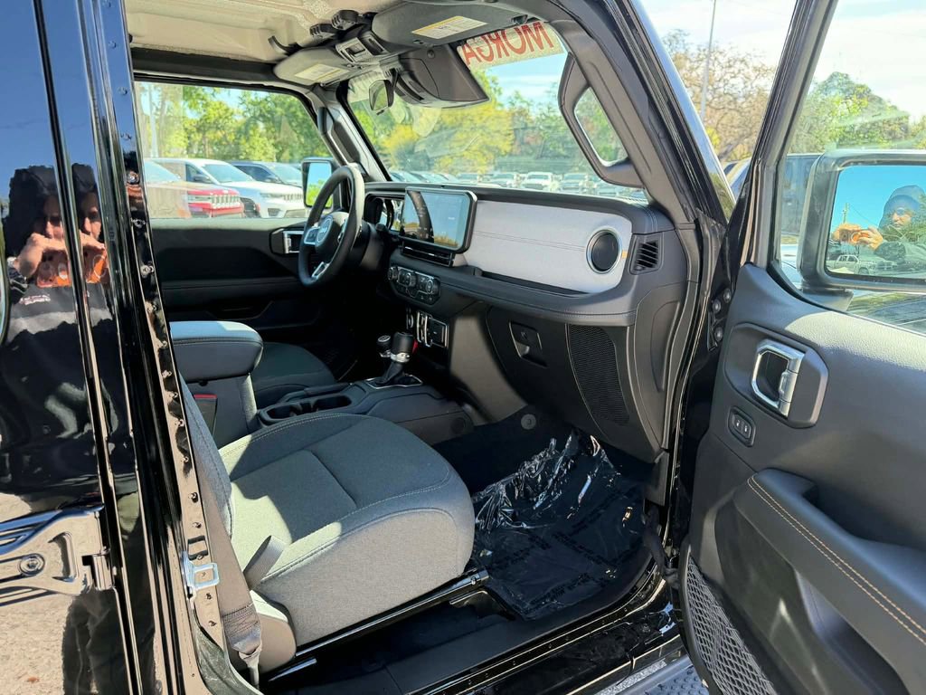 Certified 2026 Jeep Wrangler Sahara AWD/4WD image 28