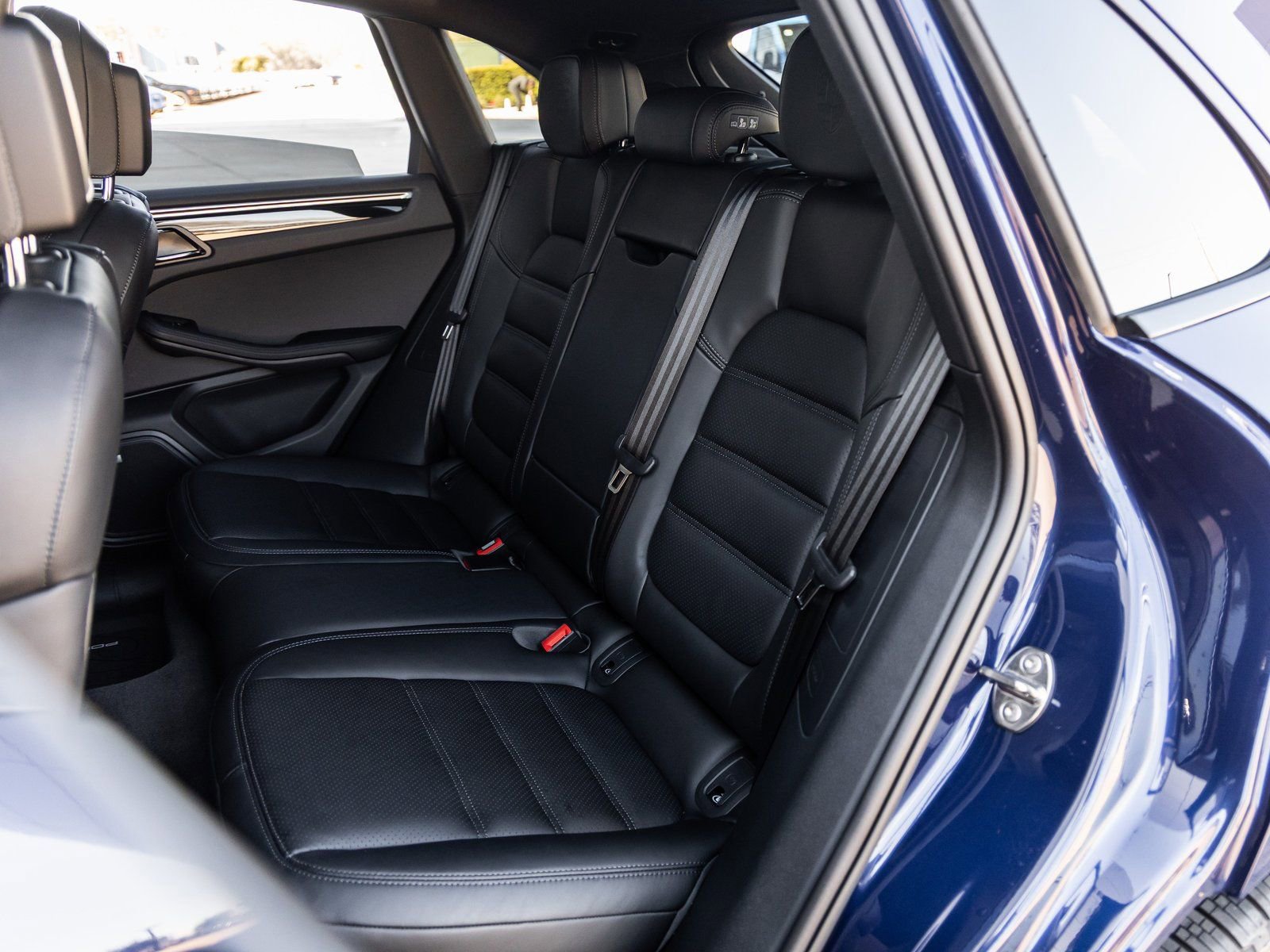 Certified 2025 Porsche Macan image 35