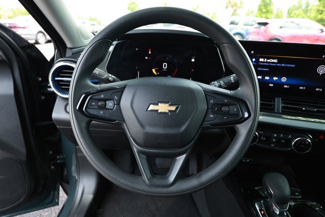 Used 2025 Chevrolet Trax LT FWD image 11