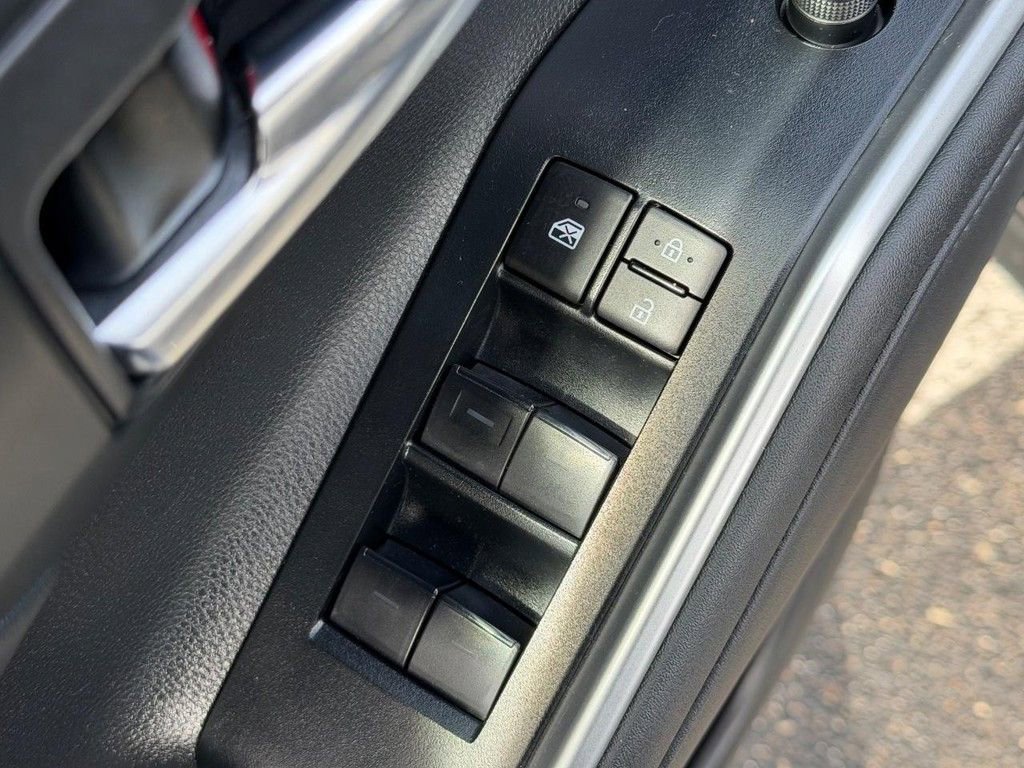 Used 2023 Toyota Highlander XLE image 24