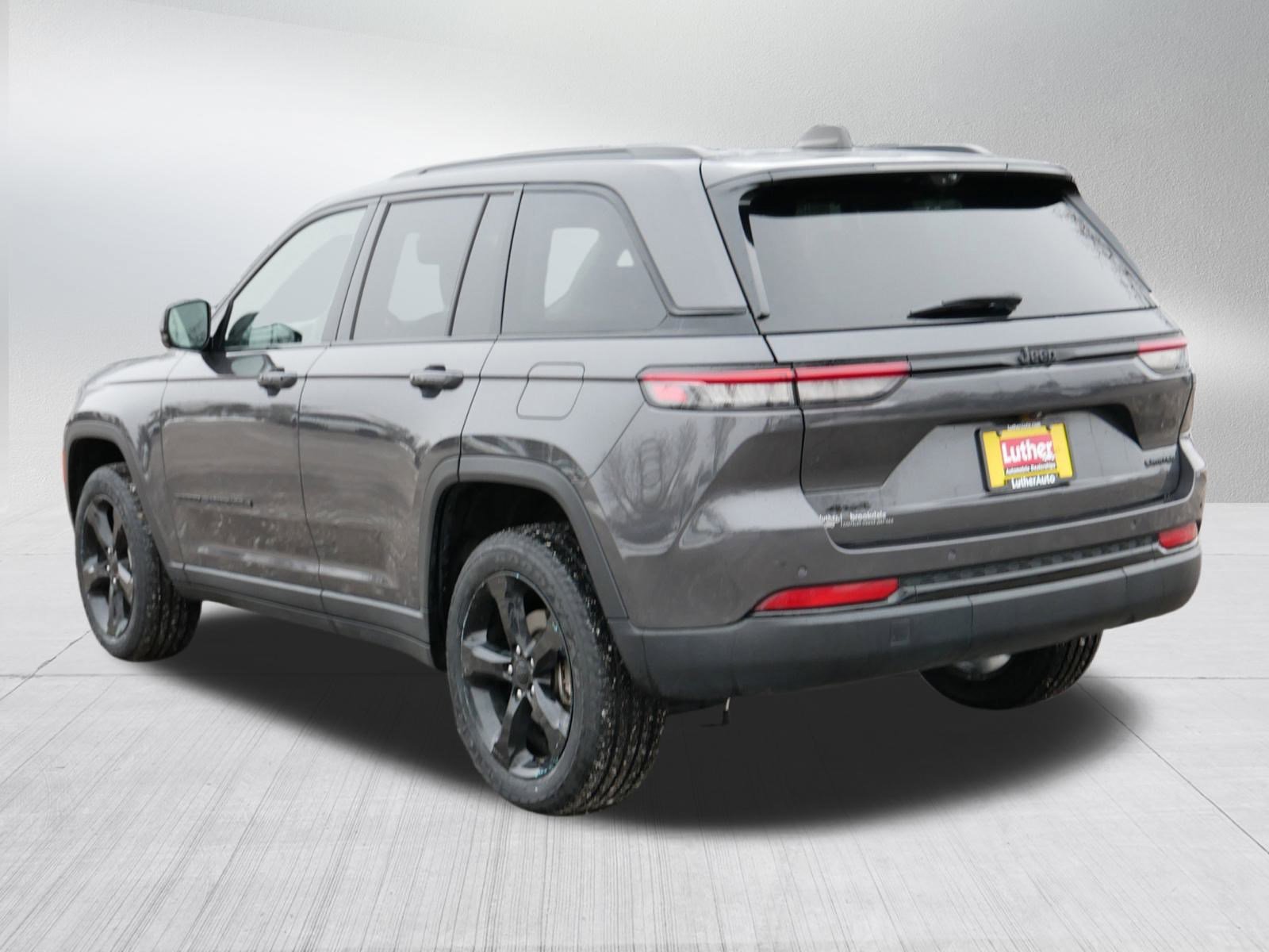 Certified 2023 Jeep Grand Cherokee Limited w/ Luxury Tech Group II image 5