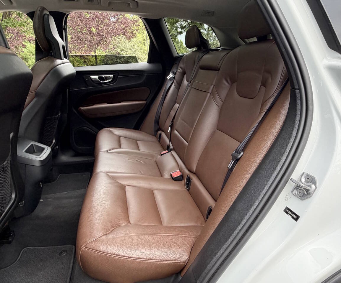 Used 2018 Volvo XC60 T5 Momentum w/ Convenience Package AWD/4WD image 30
