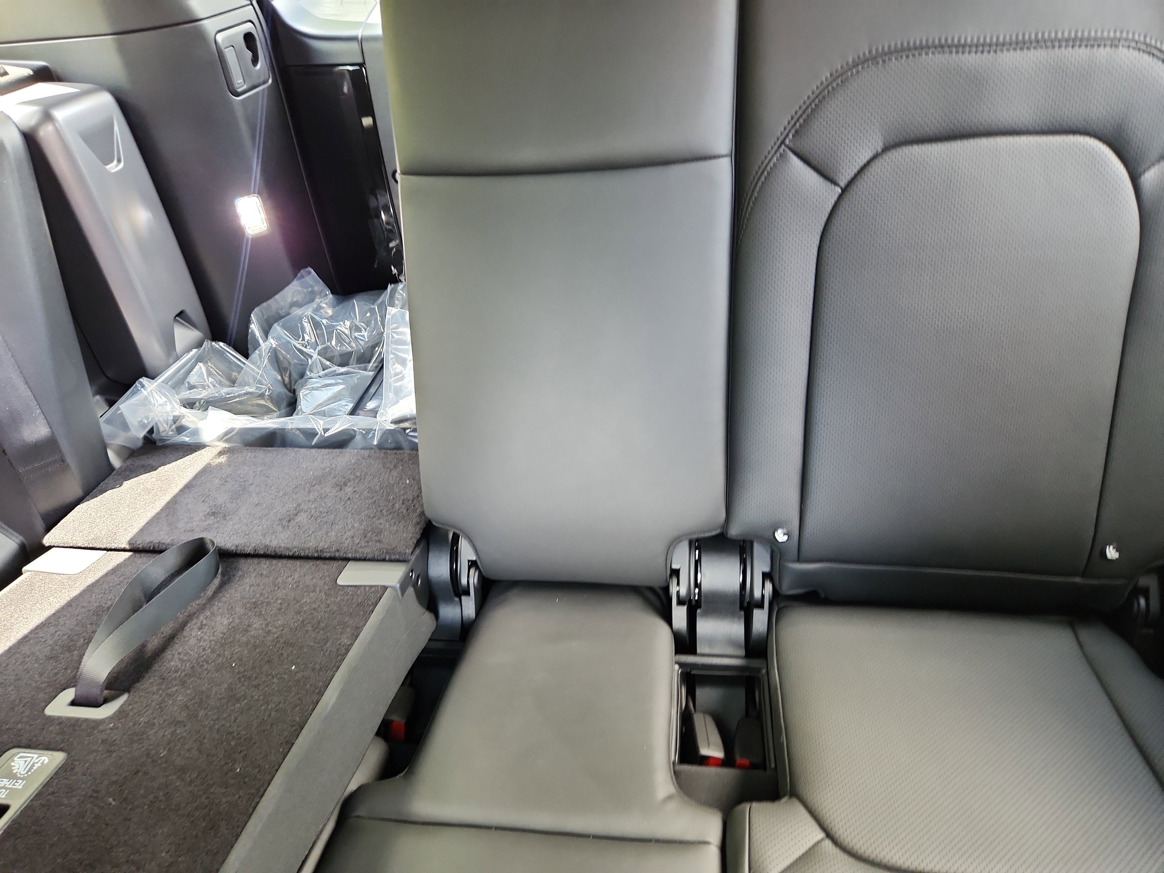 Used 2025 Land Rover Defender 130 S image 26