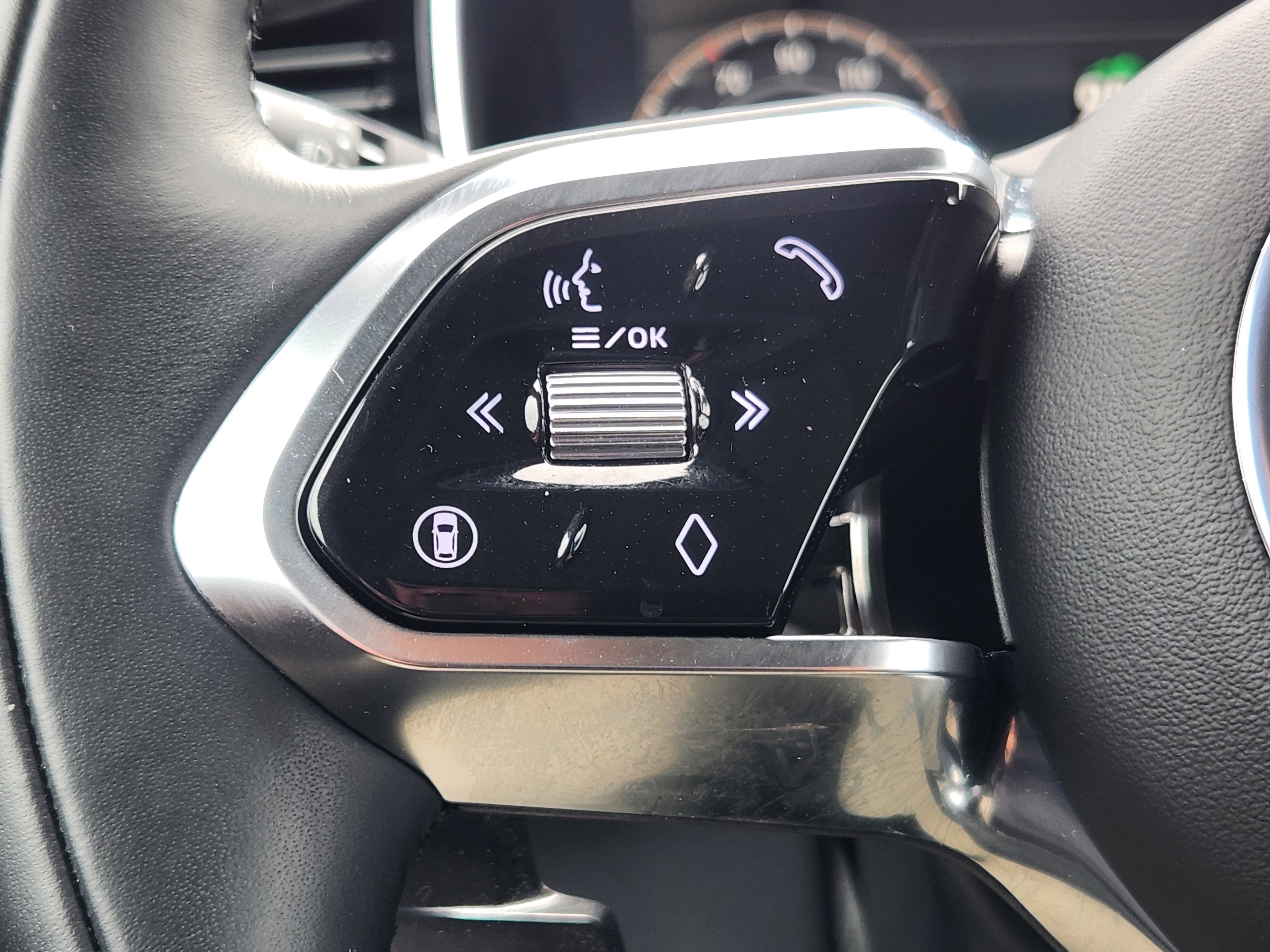 Certified 2025 Jaguar F-PACE R-Dynamic S AWD/4WD image 32