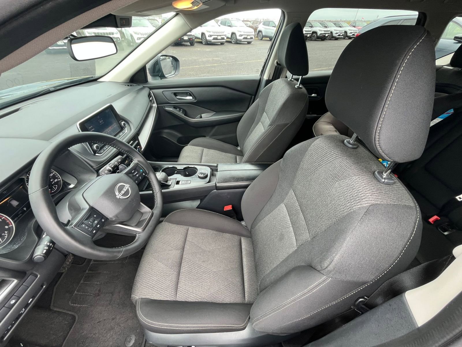 Used 2025 Nissan Rogue SV image 29