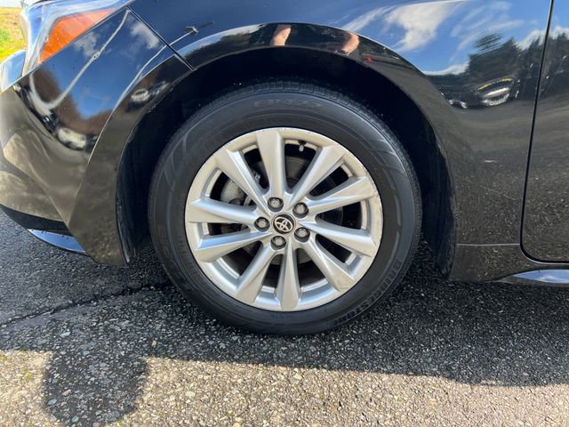 Used 2024 Toyota Corolla XLE image 30