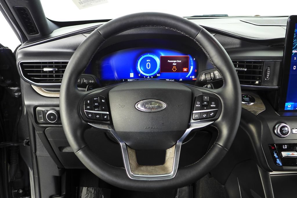 Used 2020 Ford Explorer Platinum w/ Premium Technology Package AWD/4WD image 29