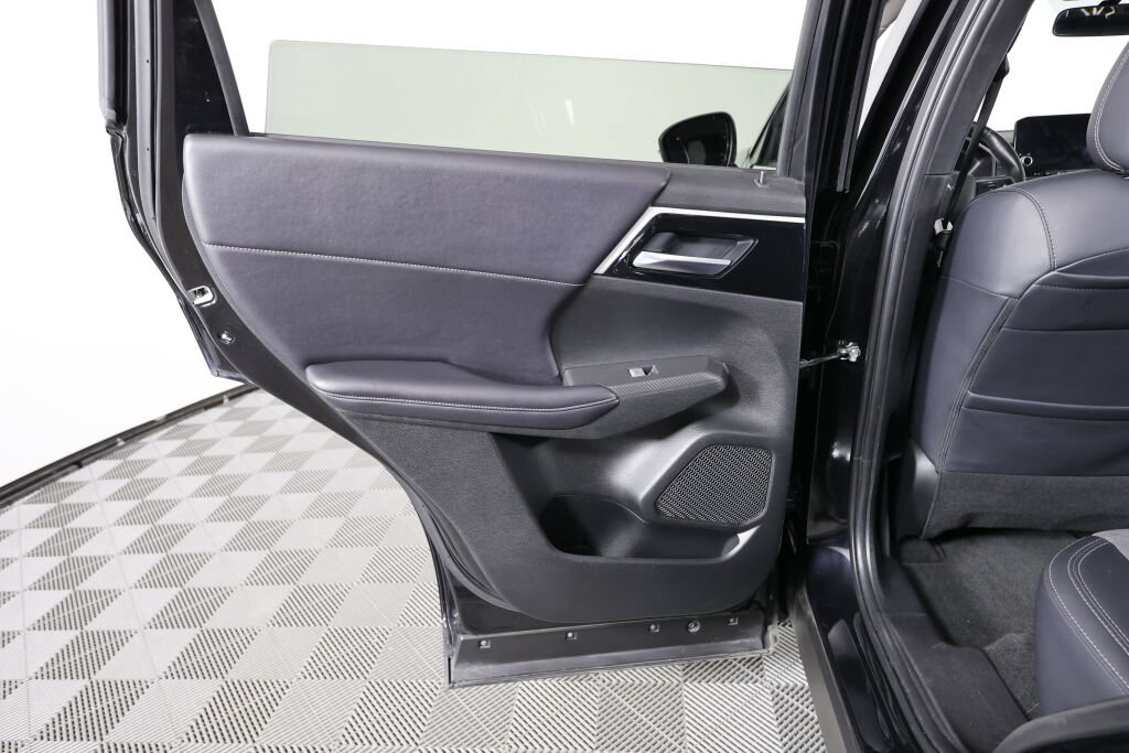 Used 2024 Mitsubishi Outlander SE AWD/4WD image 16