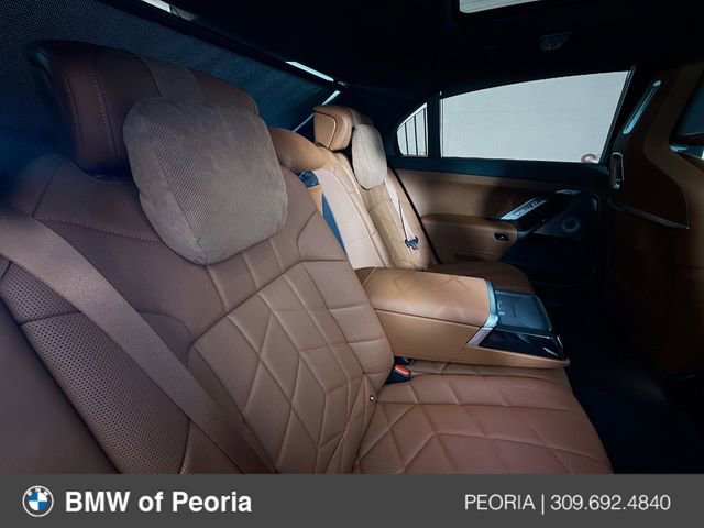 Used 2024 BMW 760i xDrive w/ Executive Package image 29