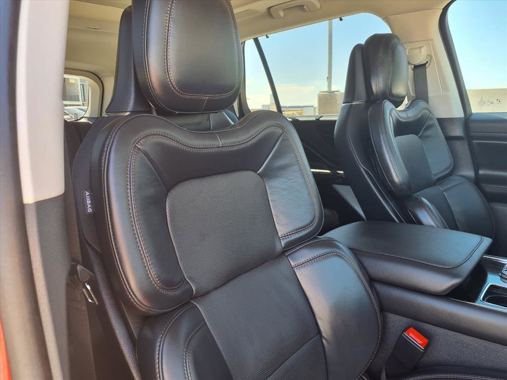 Used 2025 Lincoln Aviator Reserve w/ Equipment Group 201A image 12