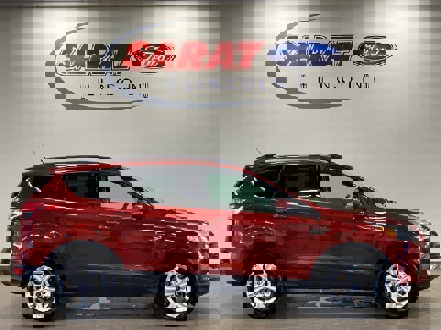 Used 2016 Ford Escape SE w/ Equipment Group 201A image 1