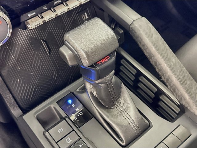 Certified 2025 Toyota Tacoma TRD Off-Road AWD/4WD image 18