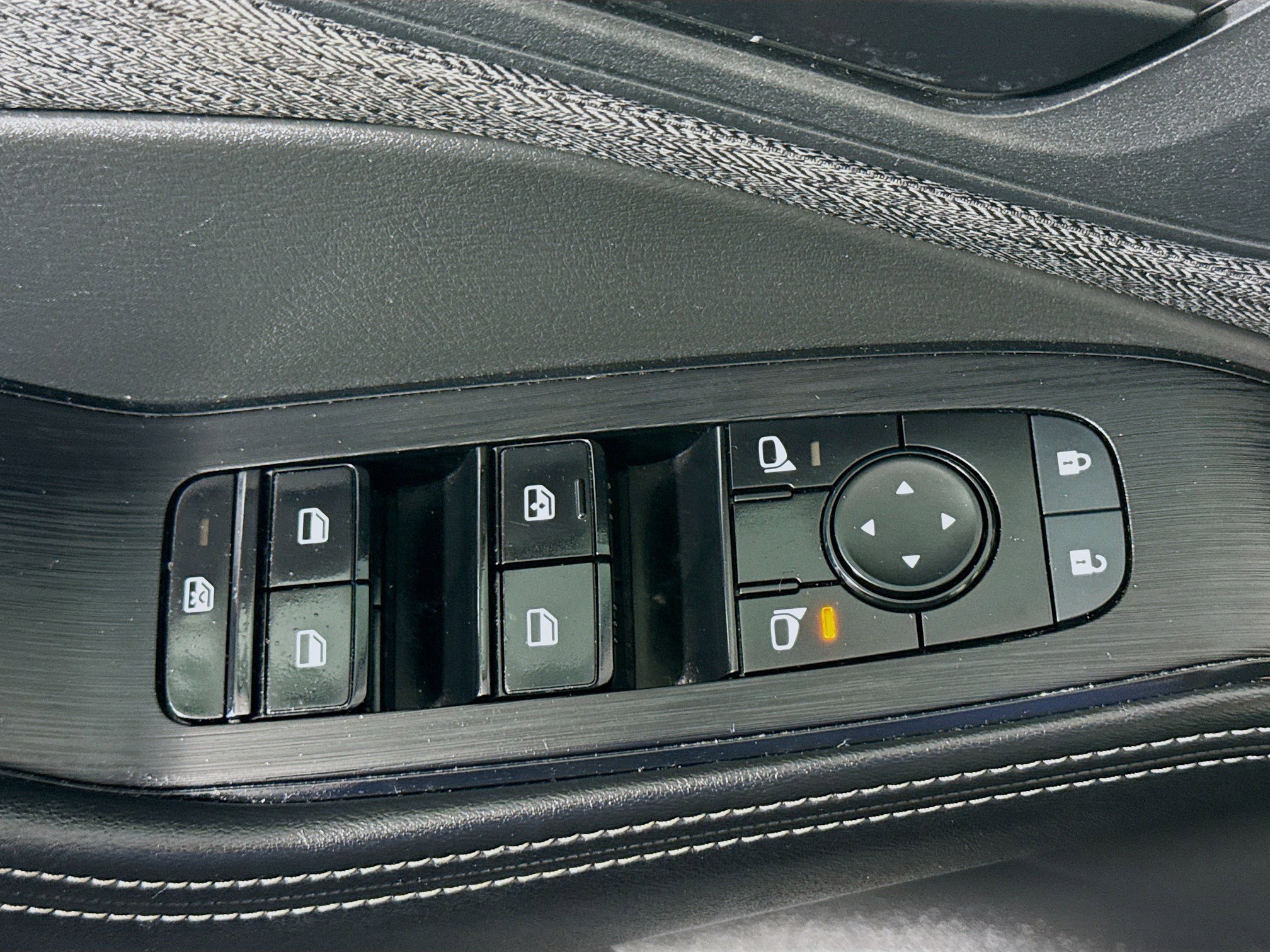 Used 2022 Nissan Rogue S image 24