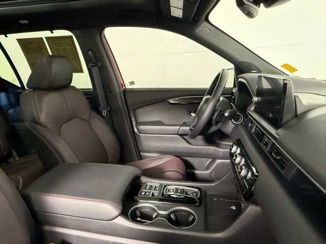Used 2025 Honda Pilot Black Edition image 51