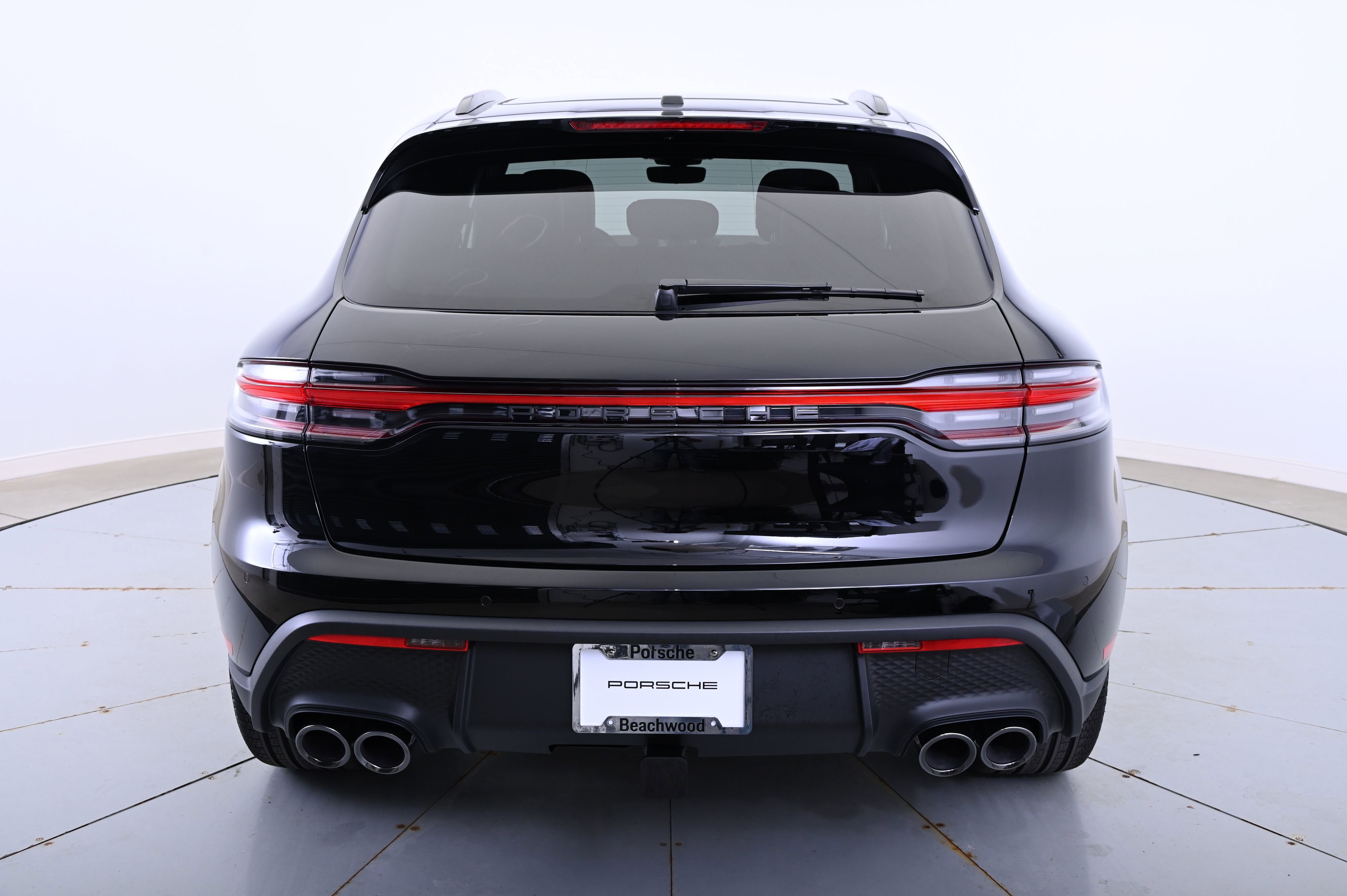 Certified 2025 Porsche Macan image 6
