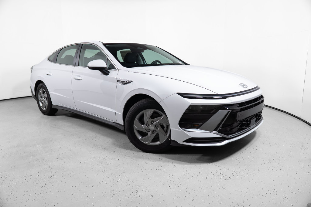New 2026 Hyundai Sonata SE FWD image 1
