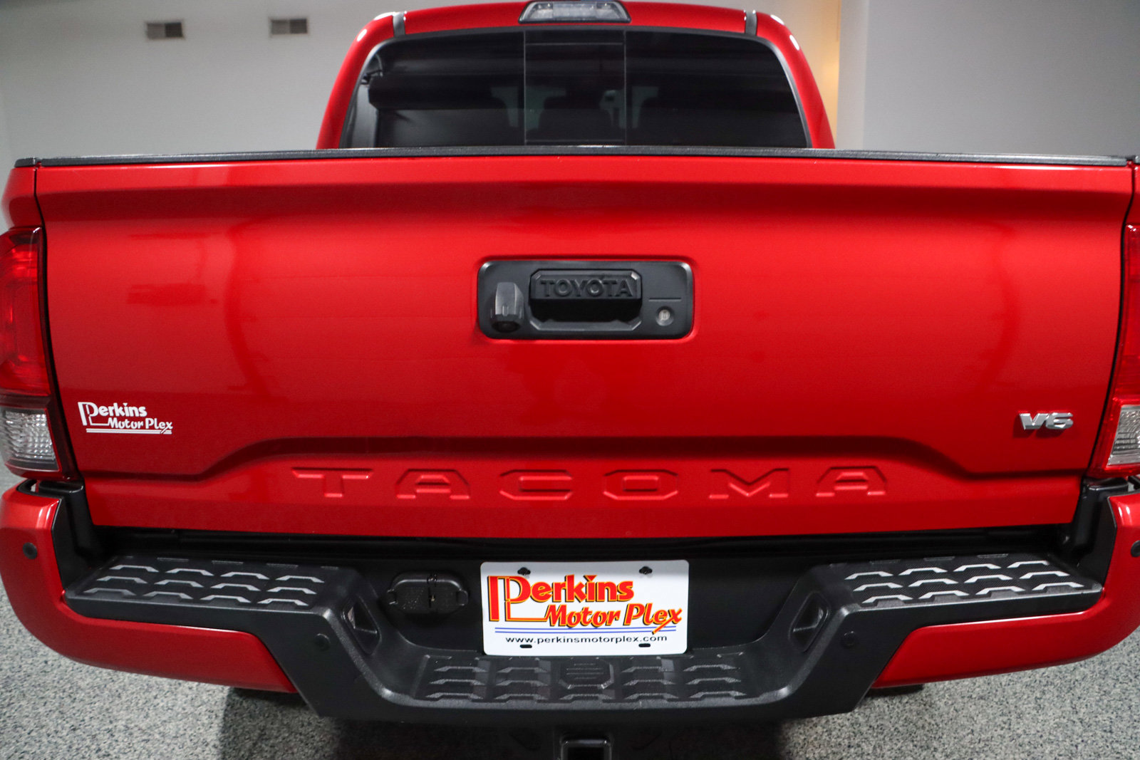 Used 2018 Toyota Tacoma TRD Off-Road image 9