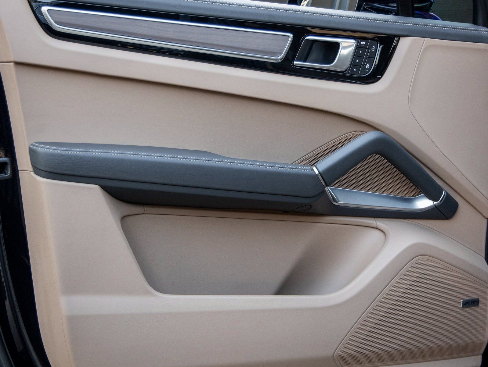 Certified 2023 Porsche Cayenne Turbo image 20