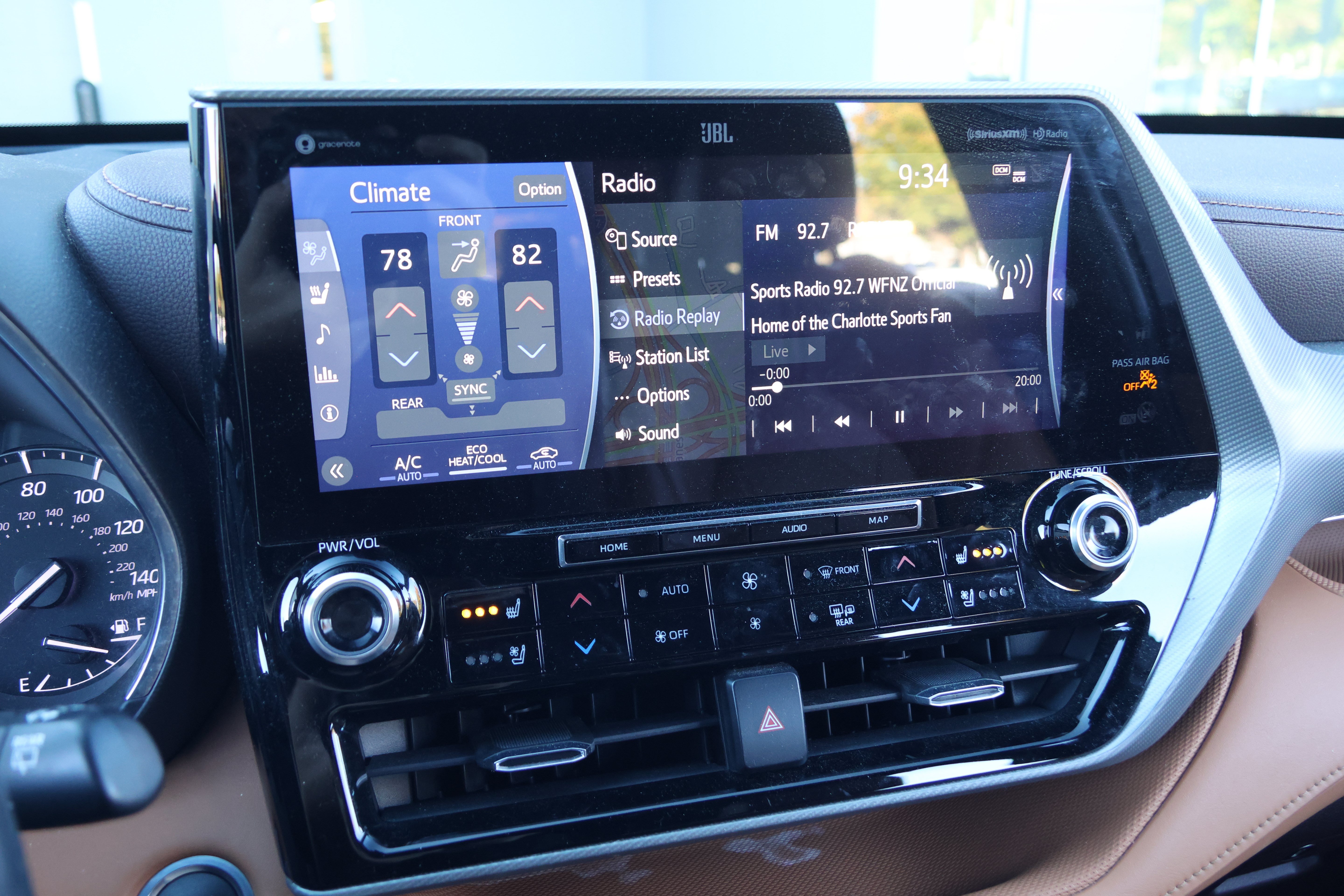 Used 2021 Toyota Highlander Platinum AWD/4WD image 19