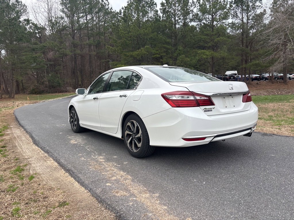 Used 2017 Honda Accord EX-L image 10