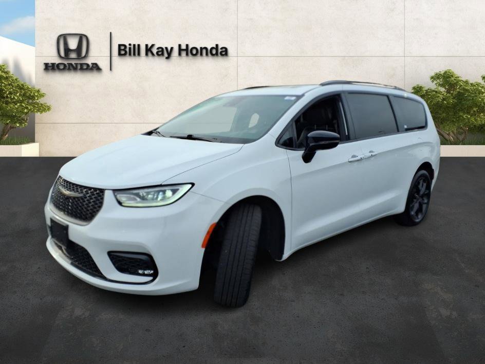 Used 2023 Chrysler Pacifica Limited w/ S Appearance Package image 8