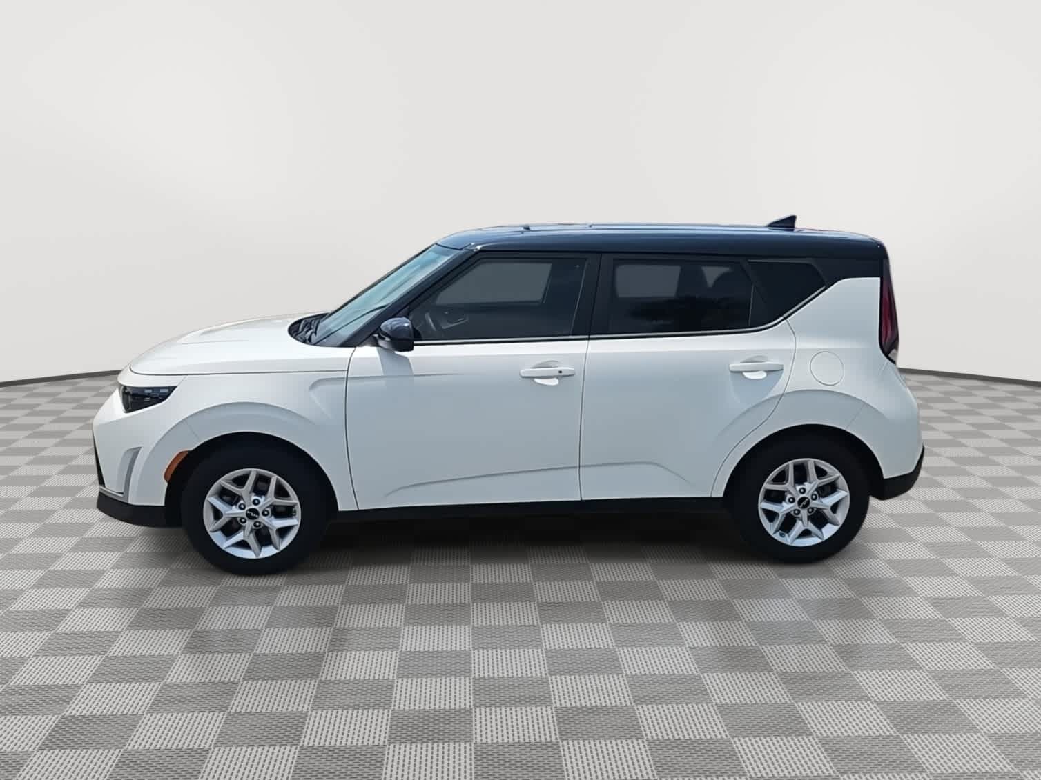 Used 2024 Kia Soul S FWD image 5