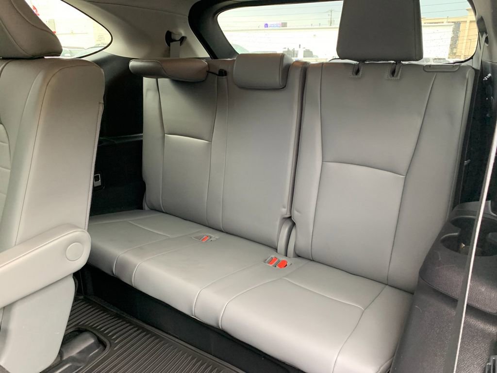 Used 2021 Toyota Highlander XLE AWD/4WD image 18