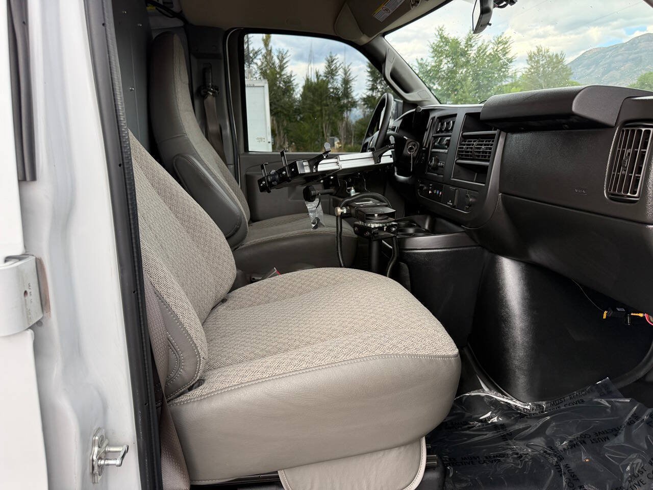 Used 2021 Chevrolet Express 2500 RWD image 19