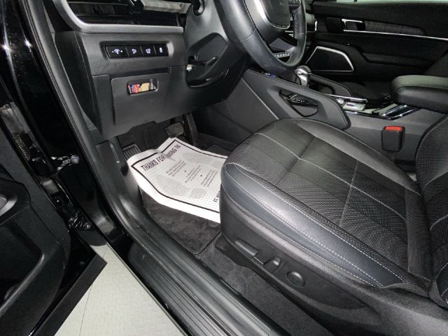 Used 2024 Kia Telluride EX w/ EX Captain's Chair Package AWD/4WD image 12