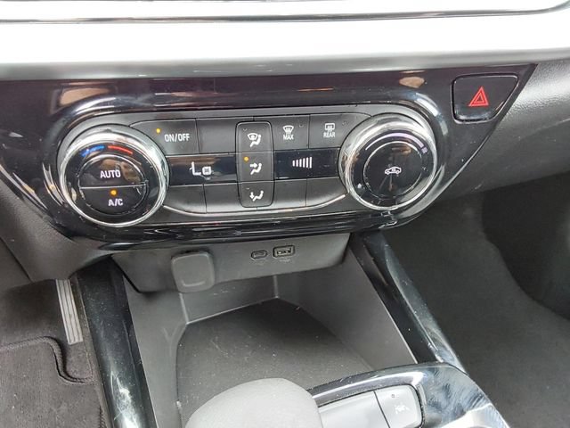 Used 2025 Chevrolet Trax LT FWD image 23