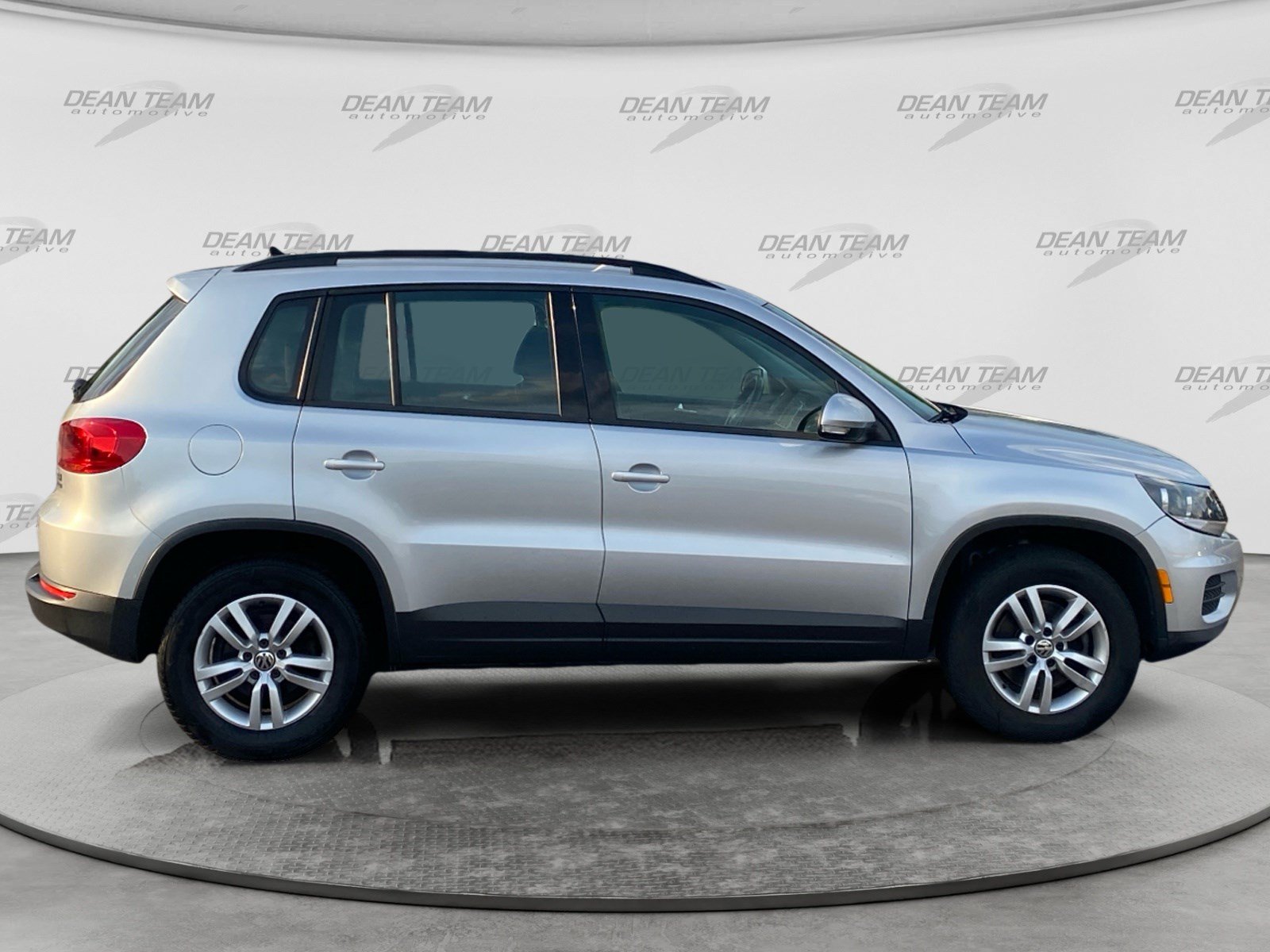 Used 2015 Volkswagen Tiguan S AWD/4WD image 9