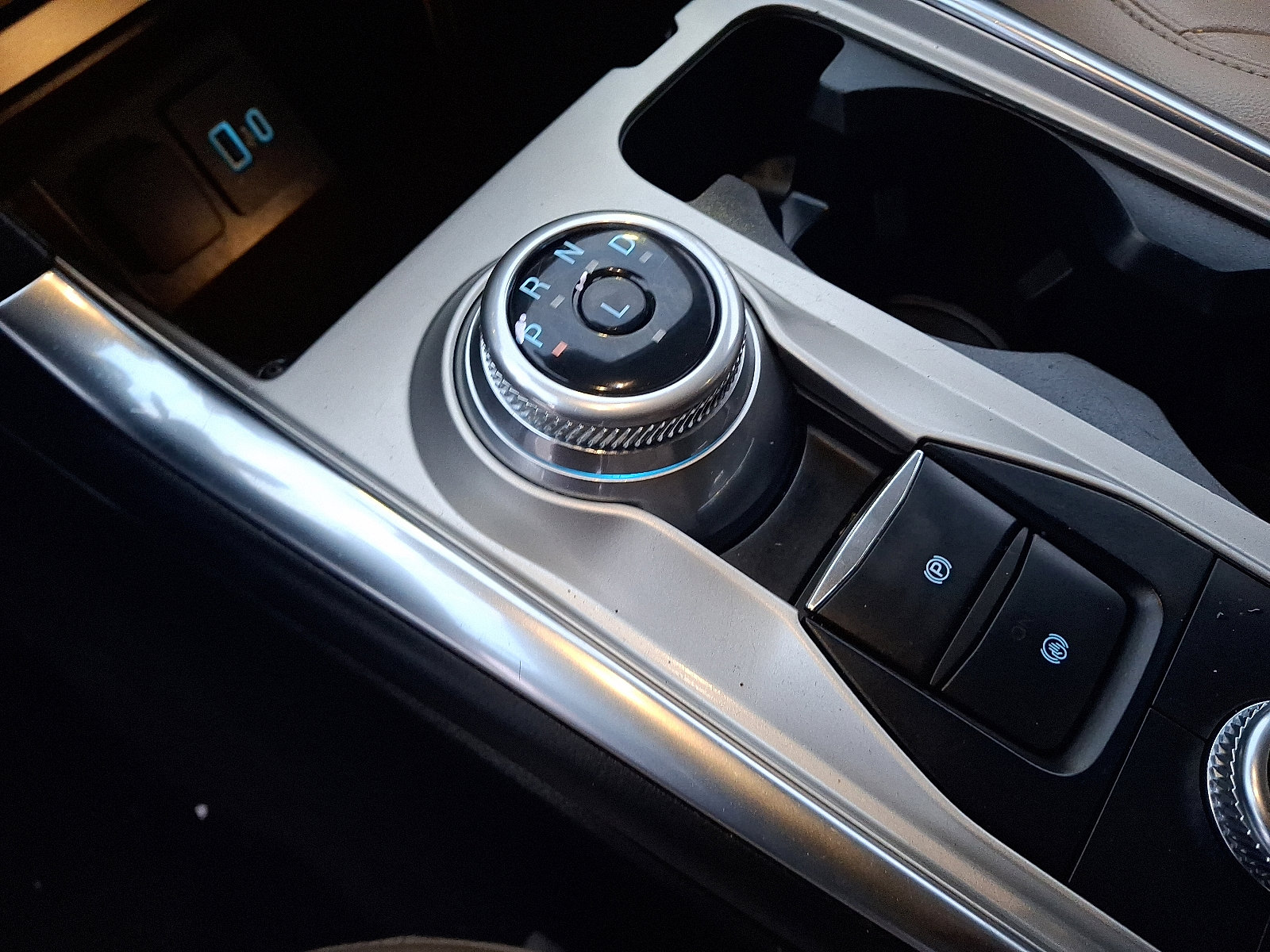 Used 2022 Ford Explorer Limited image 14