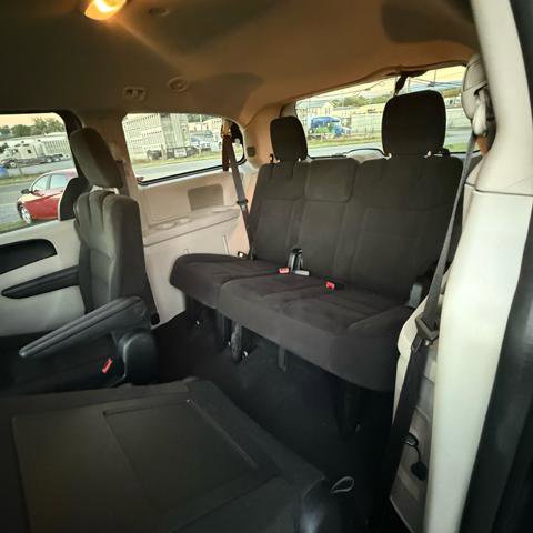 Used 2016 Dodge Grand Caravan SXT w/ Rear Park Assist Package image 13