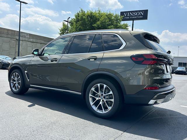 New 2026 BMW X5 xDrive40i w/ Premium Package AWD/4WD image 3