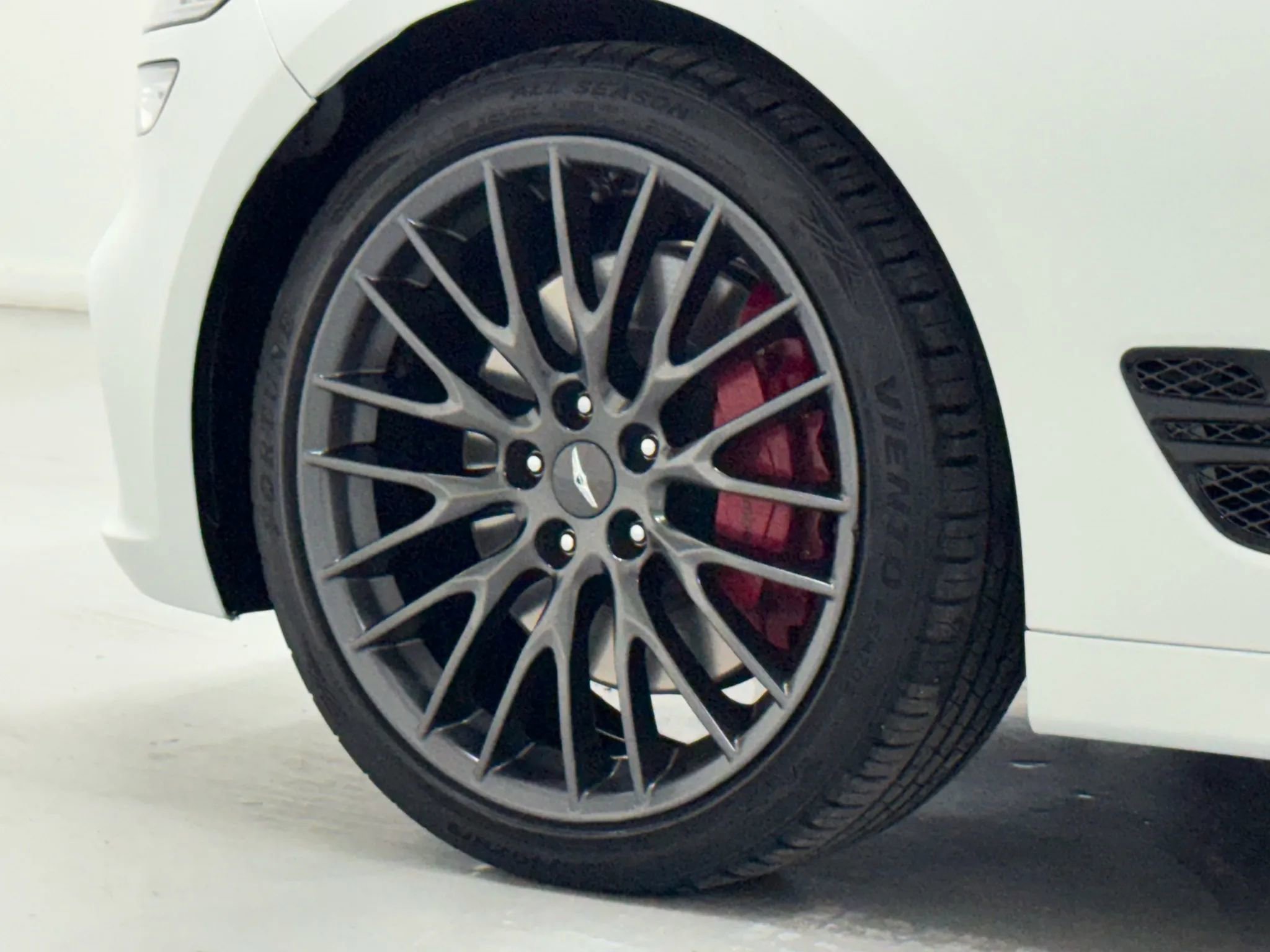 Used 2022 Genesis G70 3.3T Launch Edition image 38