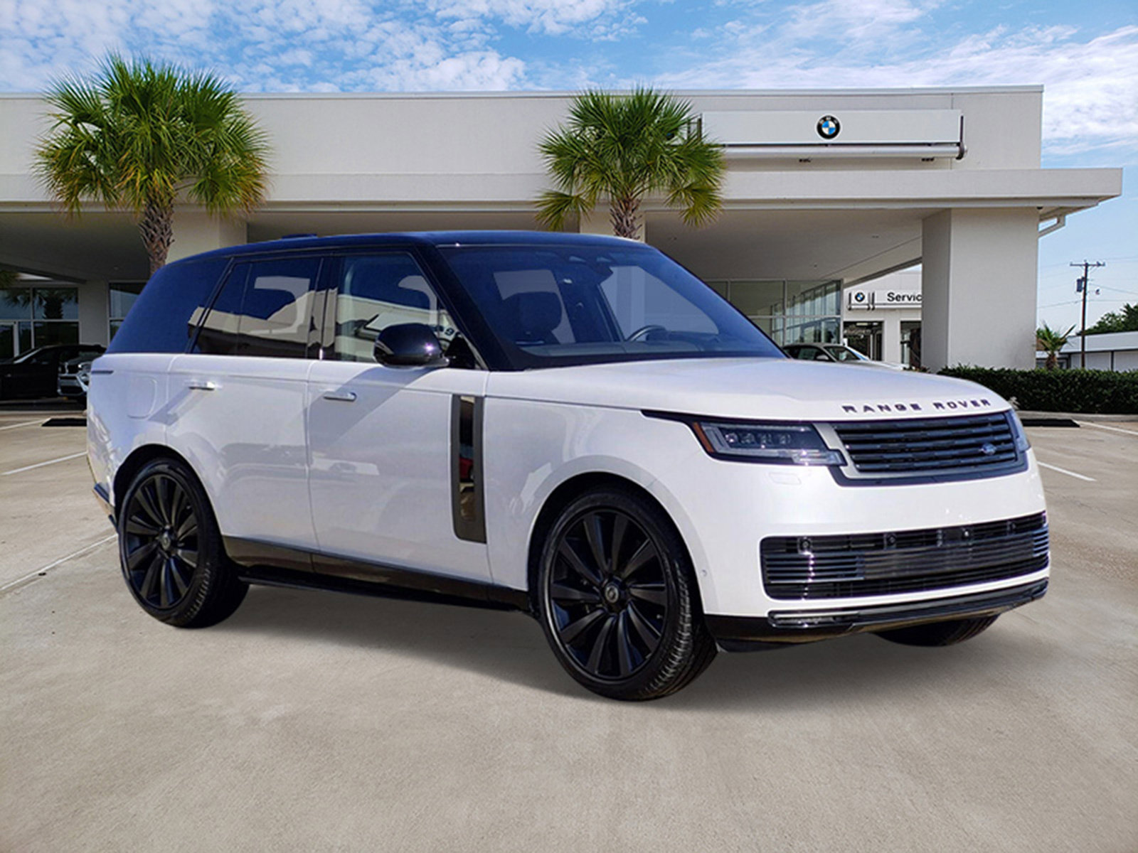 Used 2023 Land Rover Range Rover SV image 3