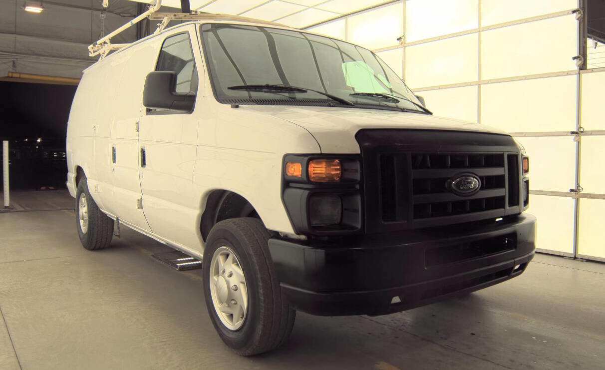 Used 2011 Ford E-150 and Econoline 150 image 2
