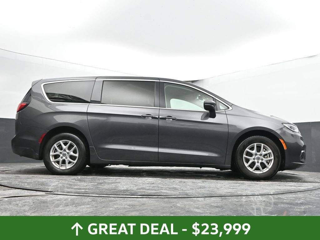Used 2023 Chrysler Pacifica Touring-L image 50
