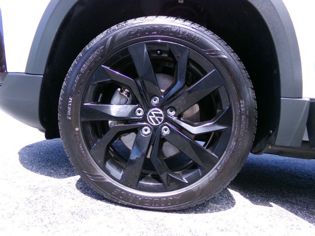 Used 2022 Volkswagen Taos SEL w/ Panoramic Sunroof Package FWD image 27