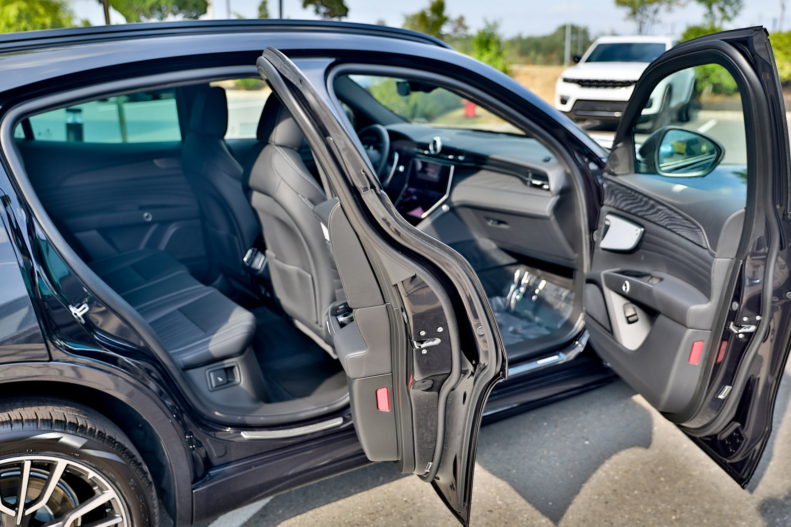 New 2024 Maserati Grecale GT image 40