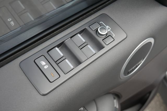 Used 2017 Land Rover Discovery HSE image 15